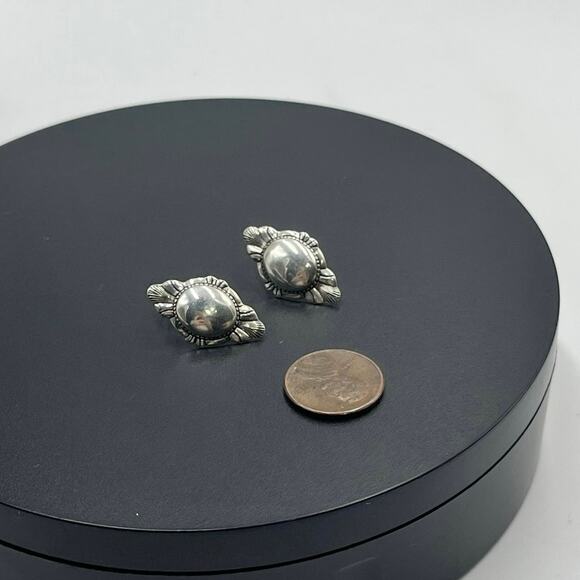 Native American Navajo Vintage Sterling Silver Domed Ornate Pierced‎ Earrings - Picture 6 of 7